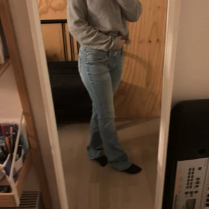 Lågmidjade lee jeans  - Super fina Jeans men dom är för stora för mig🩷