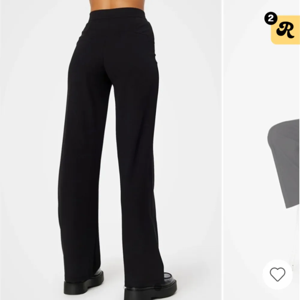 Säljer dessa kostymbyxor för att dom är för korta för mig. Ord. Pris 479kr . Jeans & Byxor.