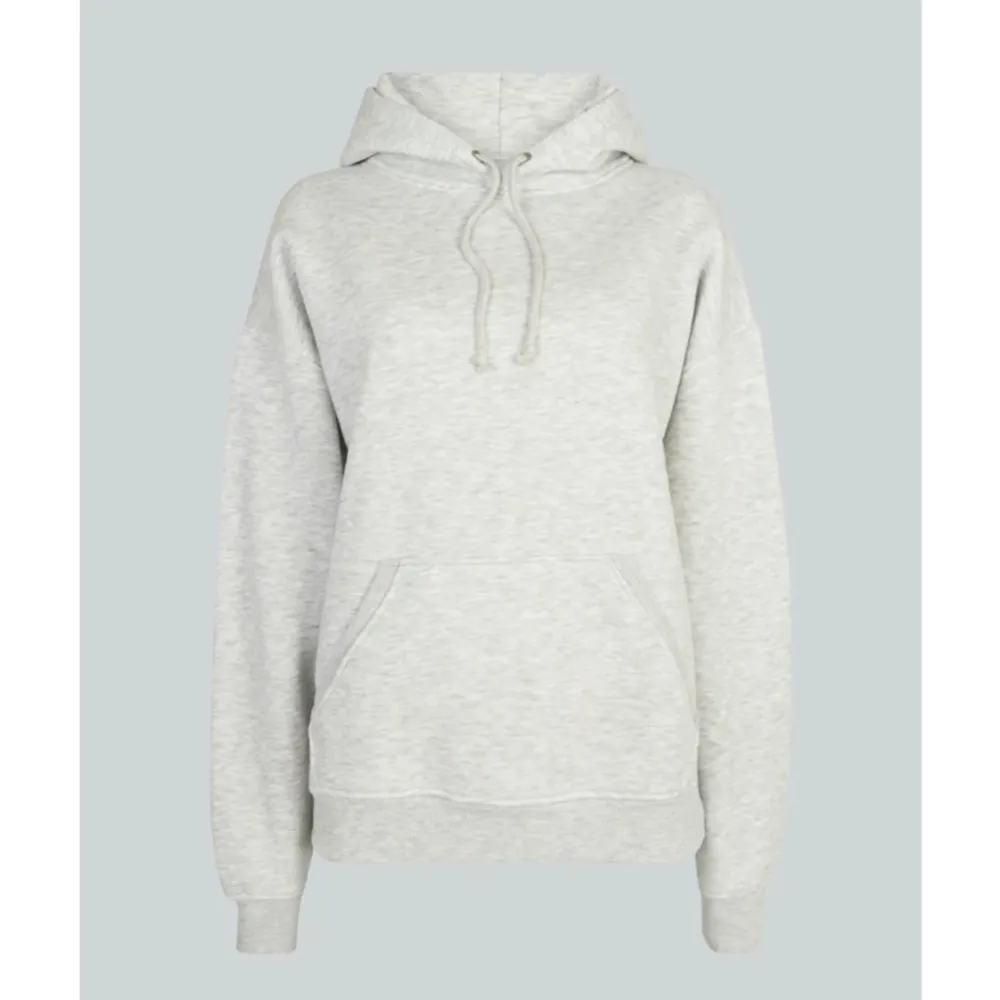 Säljer 2 Bik Bok hoodies, använt ett antal gånger men det syns inte på plagget. Köp 1 för 250kr, båda för 400kr (pris går att diskutera)🤍. Hoodies.