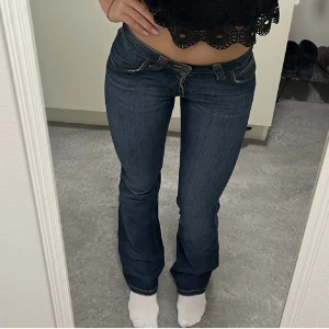 Lee lågmidjade jeans - super snygga lågmidjade Lee jeans🩷