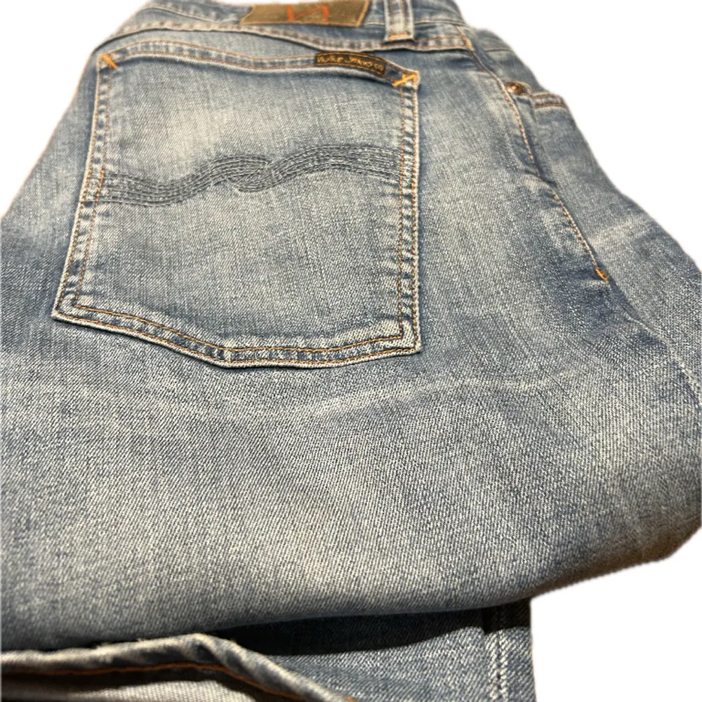 Hej, säljer nu mina nudie jeans då dem är för stora i midjan det är modellen skinny lin som är slim och väldigt snygga och sköna | w 34 l 32 | skick 9/10|, hör av er vid frågor, mvh Carl. Jeans & Byxor.