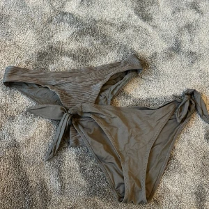 Bikiniunderdel - Använda ett fåtal gånger. 10kr för en eller 15kr för båda.