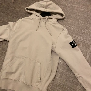 calvin klein hoodie - mycket bra skick använd ett par gånger