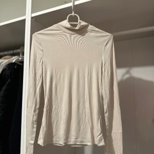 Tröja  - Turtle neck tröja 