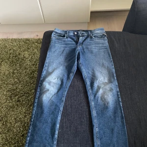 Replay jeans - Straight fit jeans från replay, passar dig runt 170, passar till det mesta. För mer frågor är det bara att skriva.