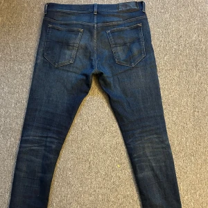 Tiger of Sweden jeans - Tja, säljer nu dessa tiger of Sweden jeans i Slim fit med riktigt skön tvätt enligt mig. Dem är storlek 34/32 men sitter som 32/32☺️ vid frågor är det bara att höra av sig
