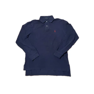 Ralph Lauren Rugby Tröja  - Säljer nu denna Ralph Lauren Rugby Piké tröjan för endast 279kr. Storlek S och skicket är väldigt bra. Tveka inte att ställa frågor😊