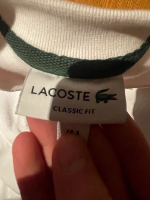 Lacoste tröja - Skön lacoste tröja använd ksk 2-3 gånger och är i perfekt skick.
