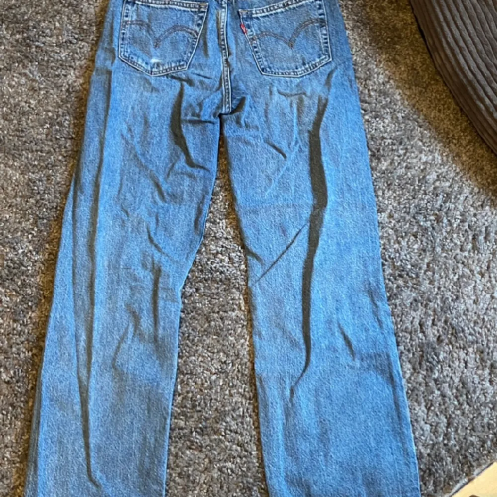 Helt nya Levis jeans, aldrig använda! Nypris 1300kr. Jeans & Byxor.