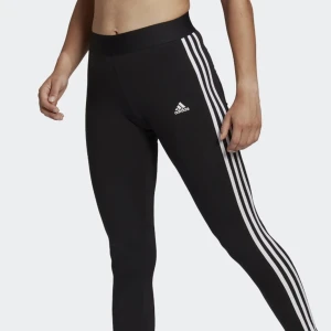Adidas tights  - Använd ett flertal gånger men är fortfarande i bra skick och inga hål. Högmidjad.