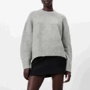 Stickad tröja - Så snygg stickad tröja från Zara i bra skick! Använd fåtal gånger❣️❣️ 