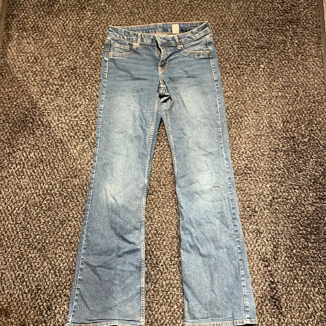Low waist bootcut, utsvängda jeans