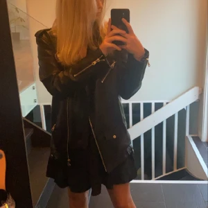 Svart skinnjacka - Den perfekta oversized skinnjackan!!!🥰