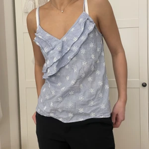 Blått linne - Fint blått linne i bra skick. storlek 38!