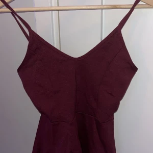 Gulli topp från Gina - vet inte om den här säljs längre??🤍jättefin men har typ aldrig använt den (vne varför) så de är bättre att den hamnar hos nån som har på sig den 