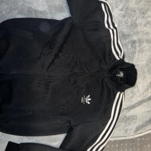 Adidas tröja - använd några gånger, jättebra skick