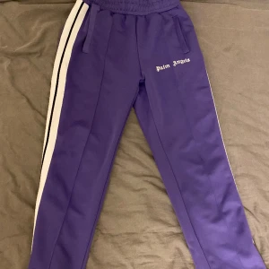 Palm angels byxor - Skön unik bra tyg, har fler bilder på QR kod och annat.