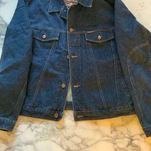 Nyskick Storlek large Nypris 2000 Färg Denim blå