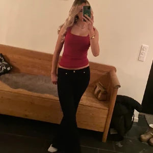 Röd glittrig topp - Säljer denna så snygga röda topp! Fri frakt med köp via köp nu!!💋💋🥂