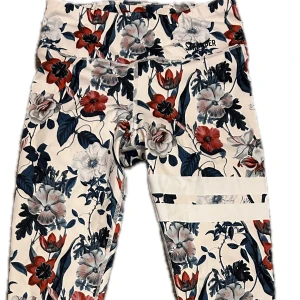 Stänger tights - Tights från Stronger. Använd några gånger och köptes för flera år sedan.