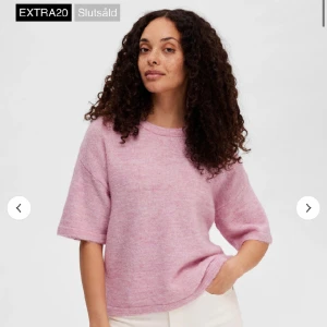 Stickad tshirt - Bra skick men har blivit lite nopprig. Nypris ca 500