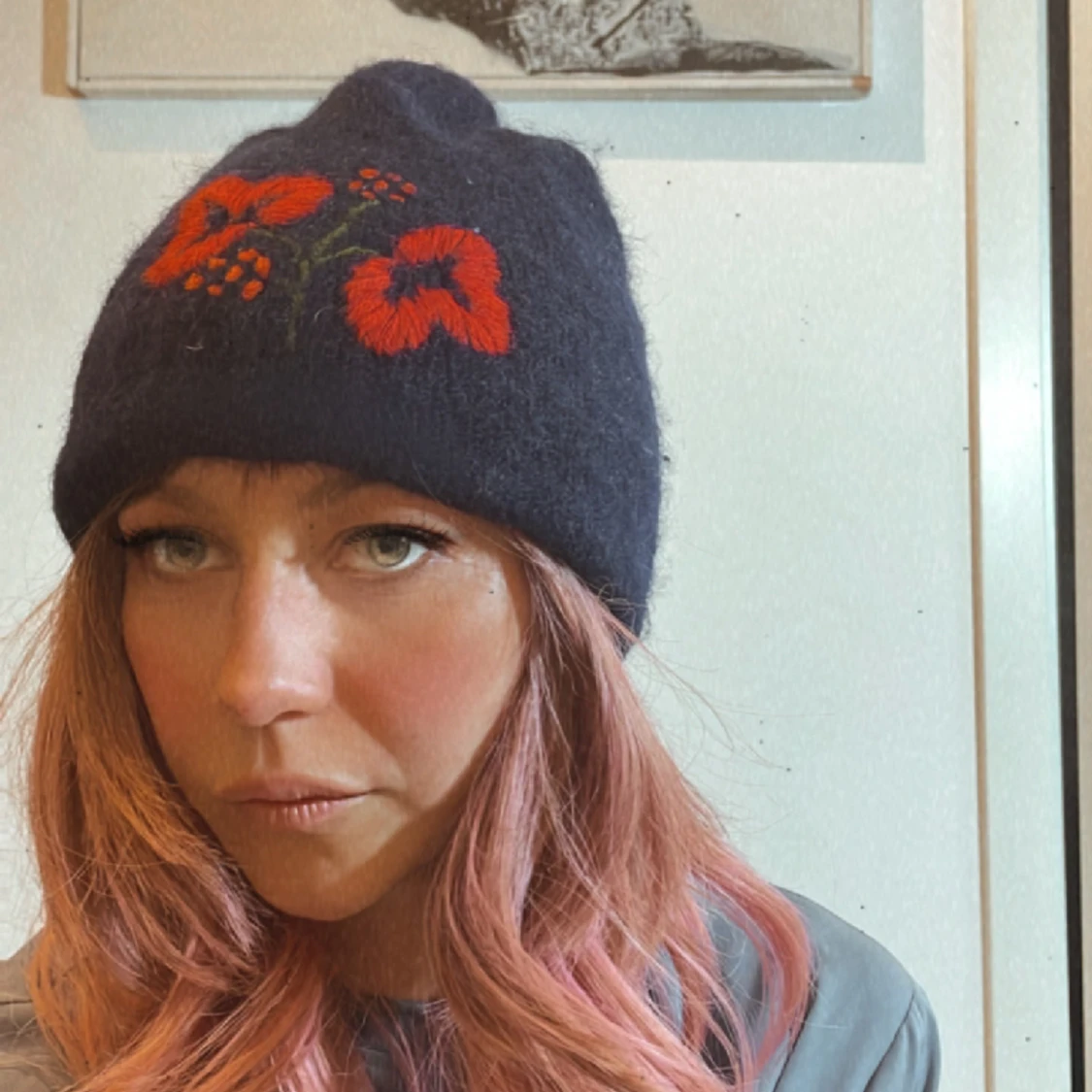 Handgjord Broderad mössa i ull  - 91