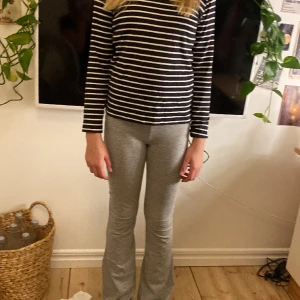 Randig tröja  - Randig långärmad tröja. Pris kan 💞