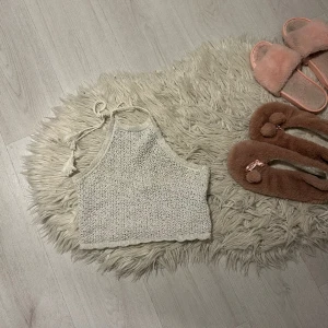 Glittrig fest topp  - Silverglittrig topp från NewYorker som jag använt en gång på min inspark. Knyts där bak💓