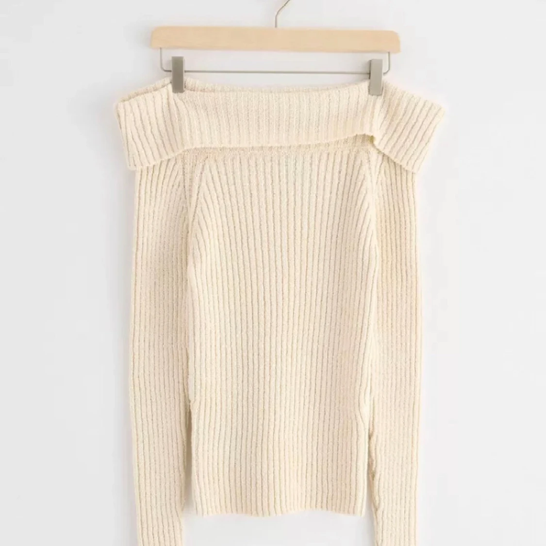 Stickad off shoulder tröja