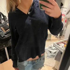Jättesnygg tröja från Zara med två fickor där fram och en sjömansluva där bak som inte finns längre💕 Har använt några gånger men den är inte nopprig💕
