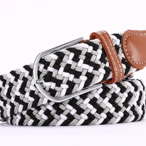 Flätat bälte - Här har vi ett oöppnatbälte som har färgen grå och vitt.