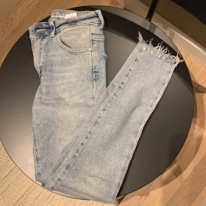 Never denim jeans från bikbok  - Never denim jeans från bikbok. Storlek xs. Använda 1 gång, nypris 599:- 