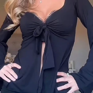 Design by si  - Säljer den här fina maddyblouse, den är i storlek m/l men passar mig som har s💕(lånade bilder)