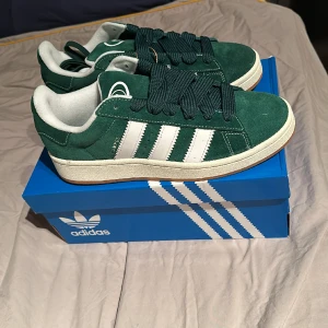 Adidas campus 00 - Säljer ett par helt nya adidas campus 00 Storlek 40 2/3  Pris 1600  Cond 10/10 