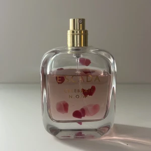 Escada parfym  - Escada celebrate now 80 ml, lite använd. 