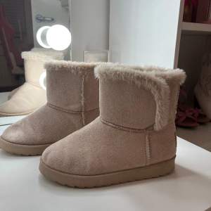 Rosa/beiga boots från new yorker