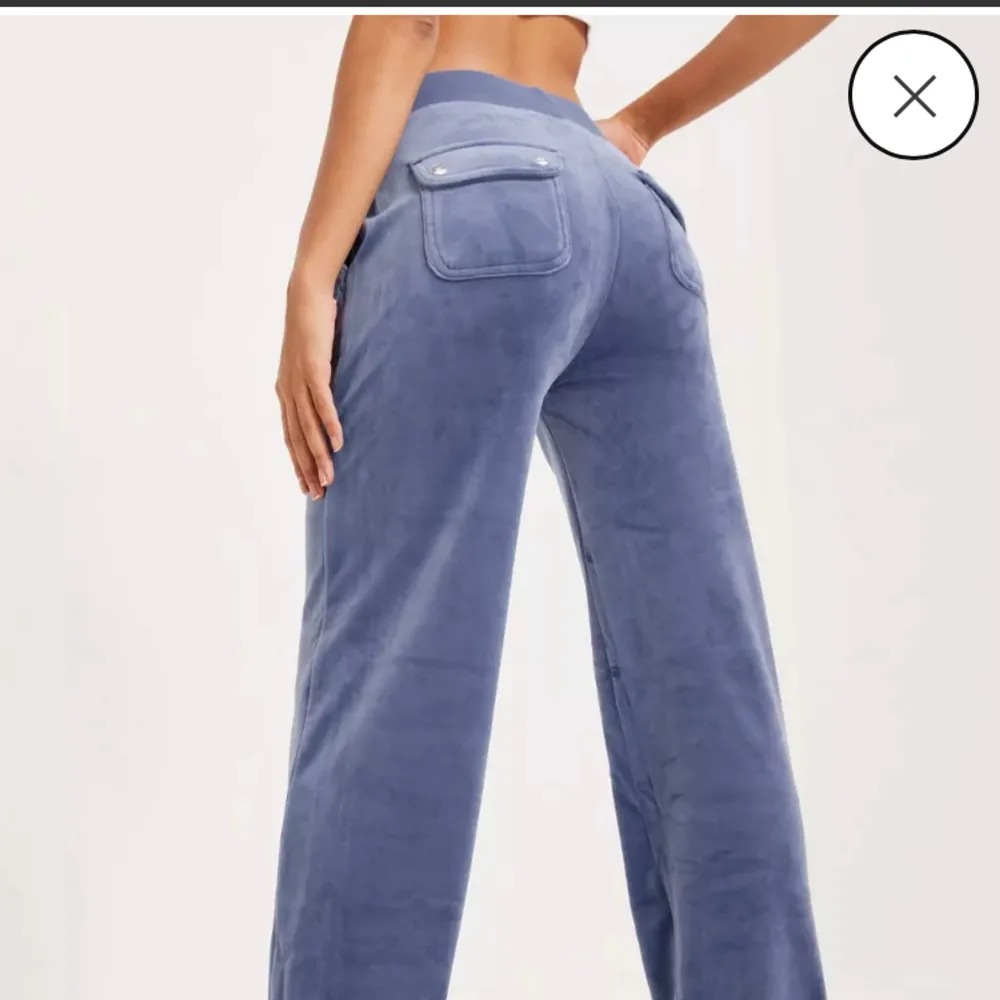 Oanvända jucie byxor💞 råkade köpa fel storlek och han klippa av lappen💕 -priset kan såklart diskuteras🥂 Färgen grey blue❤️. Jeans & Byxor.