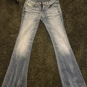 Jätte snygga låga jeans från diesel som jag råka beställa i fel storlek, så dem är lite för stora för mig. Skriv för mer bilder!