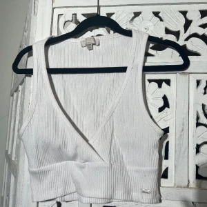 Topp - En söt vit topp🤍