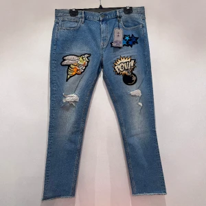 Jeans  - Oanvända ord pris 1099kr