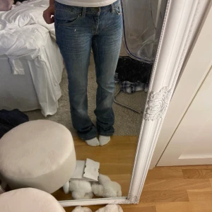 Lågmidjade bootcutjeans - Superfina bootcut jeans som är lågmidjade🩷