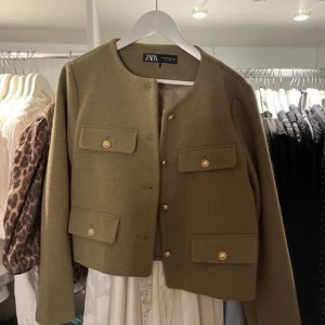 Grön kofta/ jacka  - Från zara storlek xl, aldrig använd 