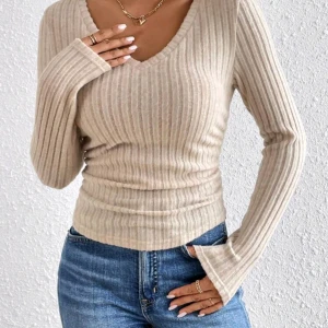 Beige lång armad tröja från Shein - Jättefin beige lång armad tröja från Shein och är aldrig använt. Väldig skön och mjukt material. Storlek XS.