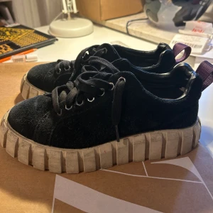 Eytys strl 38 - Asså ändå bra skick, mockan är lite sliten som ni ser men annars bra!! 