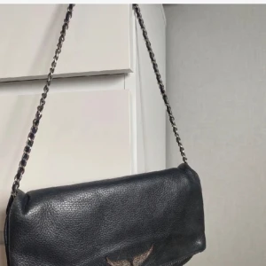 Zadig väska - Superfin Zadig väska💕 Bra skick men är lite rostig och så har en dragkrok gått av, skriv för bilder💕 Tar emot prisförslag!💕