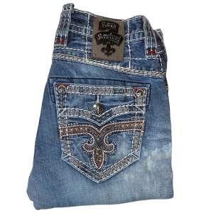 Rock Revival jeans Bootcut fit. W29 [Ytterbenslängd 103cm] [Innerbenslängd 78cm] [Midja 39cm] [Benöppning 21cm]