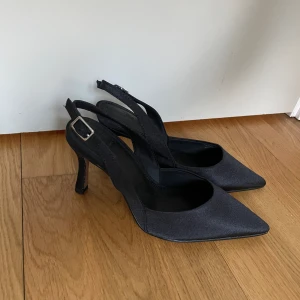 Svarta klackar - Svarta klackar från Asos, wide fit. Storlek 37, helt nya och inte ens prövade. 