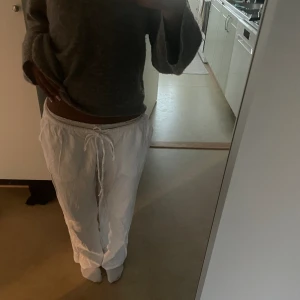 Lågmidjade linnebyxor  - Så säljer mina linnebyxor från H&M som jag köpte runt förra året! Dom är ansvända 1 gång!