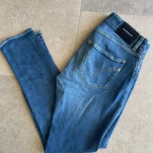 Dondup jeans | skick 9/10 | size 31 | nypris-2500 | fraktar via postnord eller instabox på köparens bekostnad | Om du har några frågor eller funderingar tveka inte att höra av dig! |