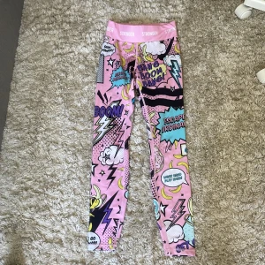 Träning tights  - Säljer stronger tränings tights efter som dom har blivit för små. Dom är använda men i bra skick.